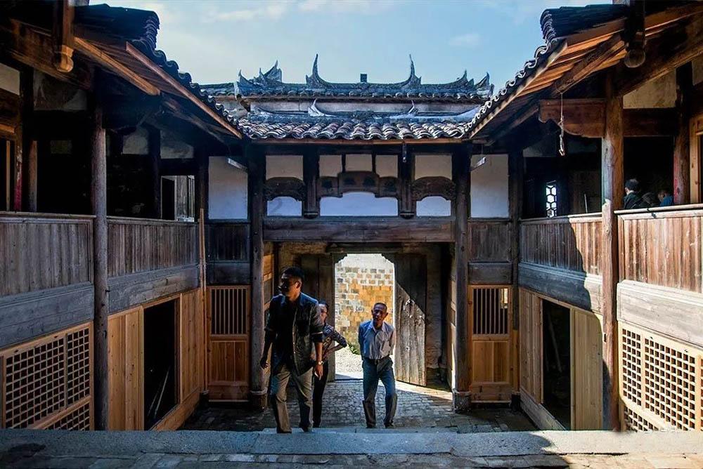 冬季涉水出行,硬核中大型SUV揽境帮你轻松“应对”